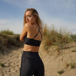 Cross-back sports bra – Ultra-Black